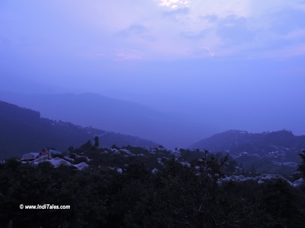ठानेधार से हिमाचल की वादियों का दृश्य