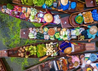 बैंकॉक के उल्लसित रंग बिरंगे तैरते बाज़ार बैंकाक के तैरते बाज़ार