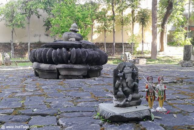 भीमा देवी मंदिर की पीठिका अवन अमलका