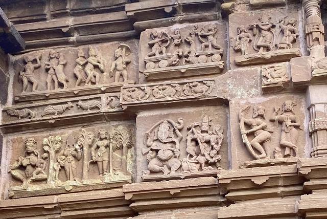 देवबलोदा शिव मंदिर की मनोहर कलाकृतियाँ 