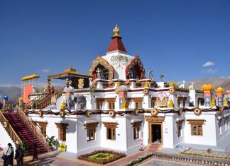 लद्दाख के हेमिस मठ में नरोपा उत्सव के रंग लद्धाख का नरोपा स्तूप