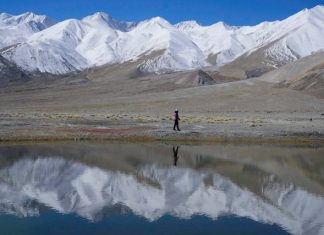 पांगोंग त्सो सरोवर – लद्दाख का प्रसिद्द पर्यटक स्थल पांगोंग त्सो लद्दाख