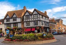 स्ट्रैटफोर्ड-अपॉन-एवन शेक्सपीयर की नगरी में पदभ्रमण स्ट्रैटफोर्ड-अपॉन-एवन शेक्सपीयर की नगरी