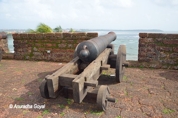 Cannon atop the Reis Magos Fort