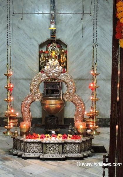 Shivalinga at Rudreshwar Temple