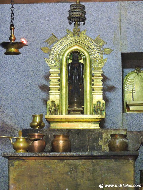 Exquisite idol of Mahavir Swamy 