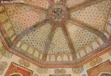 Frescoes on the ceilings of Queens' quarters - Amer Fort