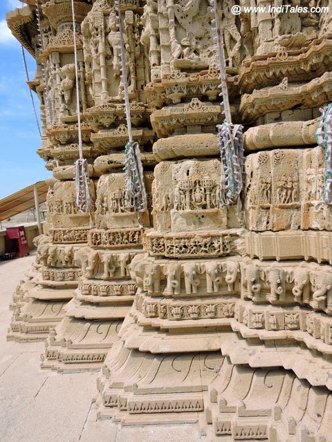 कमल पट्ट पर खड़ा रुक्मिणी मंदिर - द्वारका 