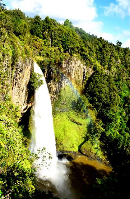 Bridal Veil falls with a popping rainbow - A 55-meter plunge of the Pakoka River