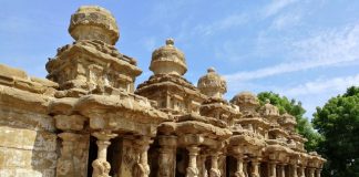 8 Shrines in front of Kailasanathar Temple