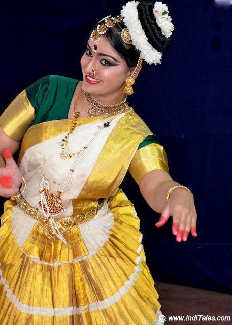 White and Gold Kerala Kasavu Sari