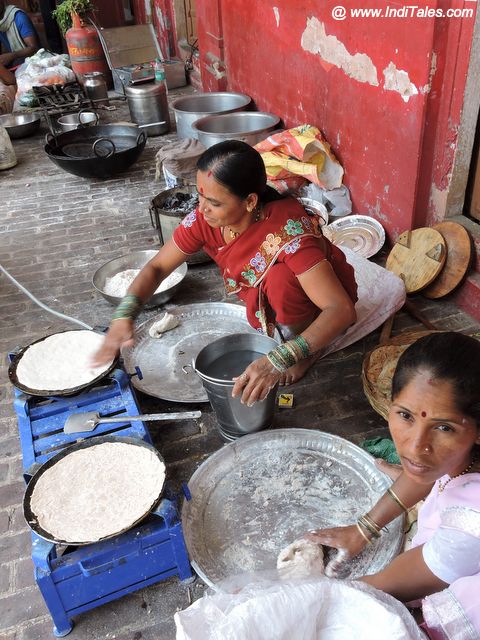 Pilgrims cooking at Ruiya Dharamshala, Kankhal 