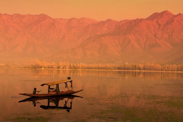 Sunset scene on Dal Lake in Srinagar, Kashmir