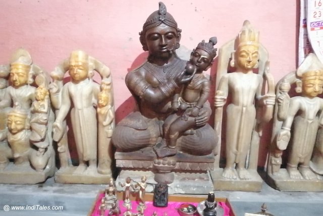 Lovely Murti of Kaushalya feeding Sri Ram, Nandigram